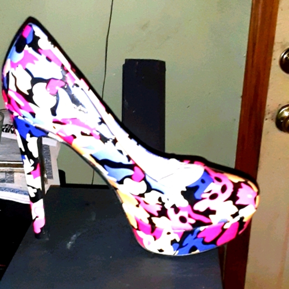 PAIGE Boho flowered Heels - Picture 1 of 3